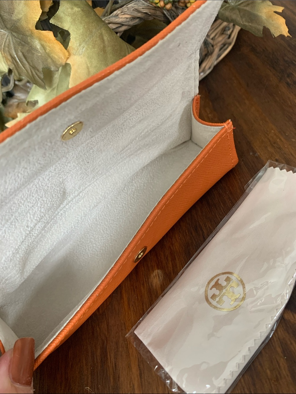 Tory Burch Orange Eyewear Case with Gold Logo Includes Cleaning Cloth - Picture 6 of 6